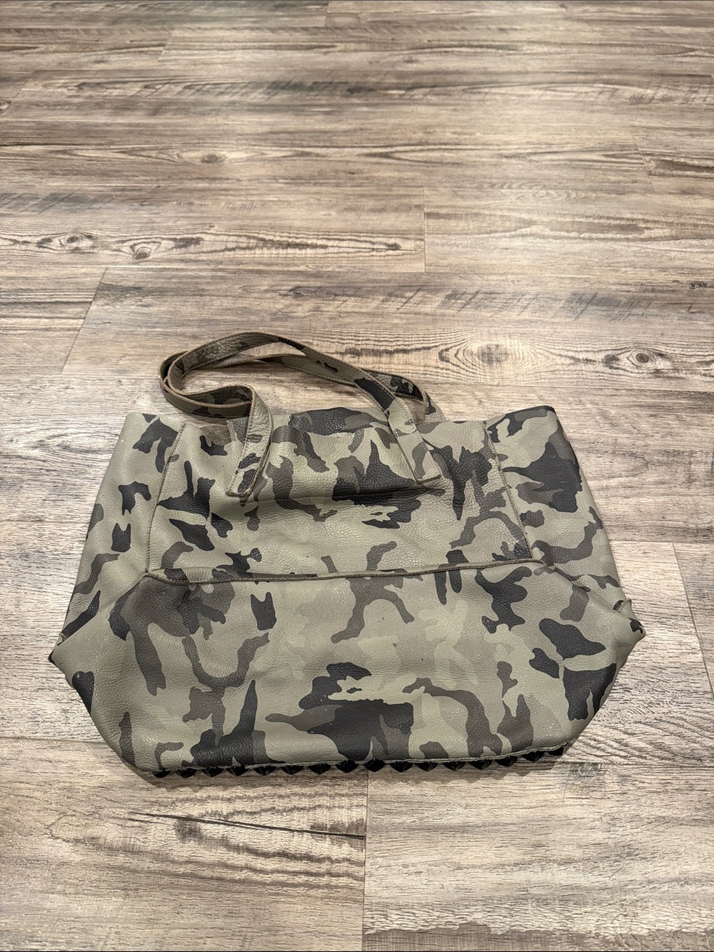 LAGGO 'Miley' Leather Tote Bag in Olive Camo - Picture 14 of 14